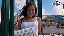 Üniversiteli Genç Kadın, Erkek Arkadaşının Kankasıyla Tehlikeli Bir Çekime Kapılıyor